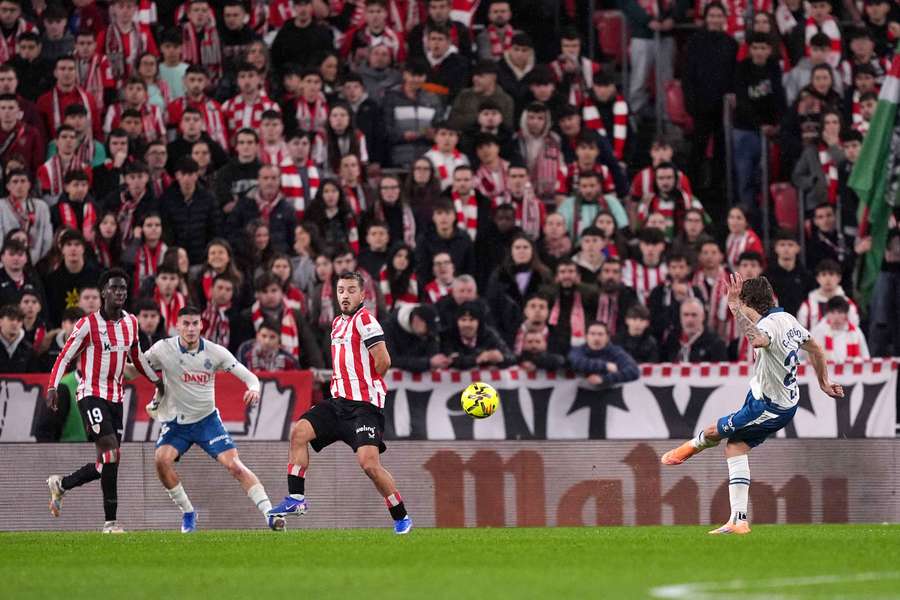 Carlos Romero, instantes antes de conseguir marcar el 1-2 Carlos Romero, instantes antes de conseguir marcar el 1-2