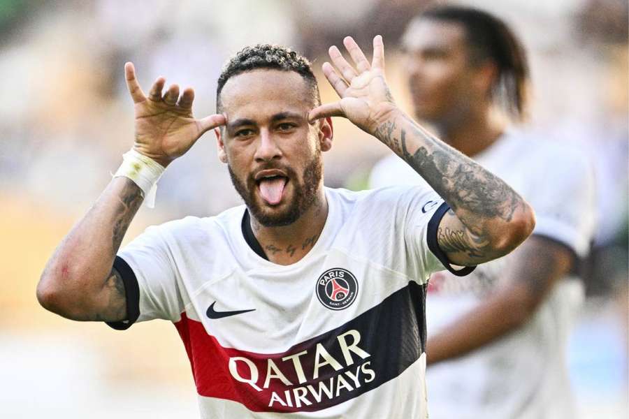 Neymar marcou dois golos no regresso de lesão mas o seu futuro é incerto
