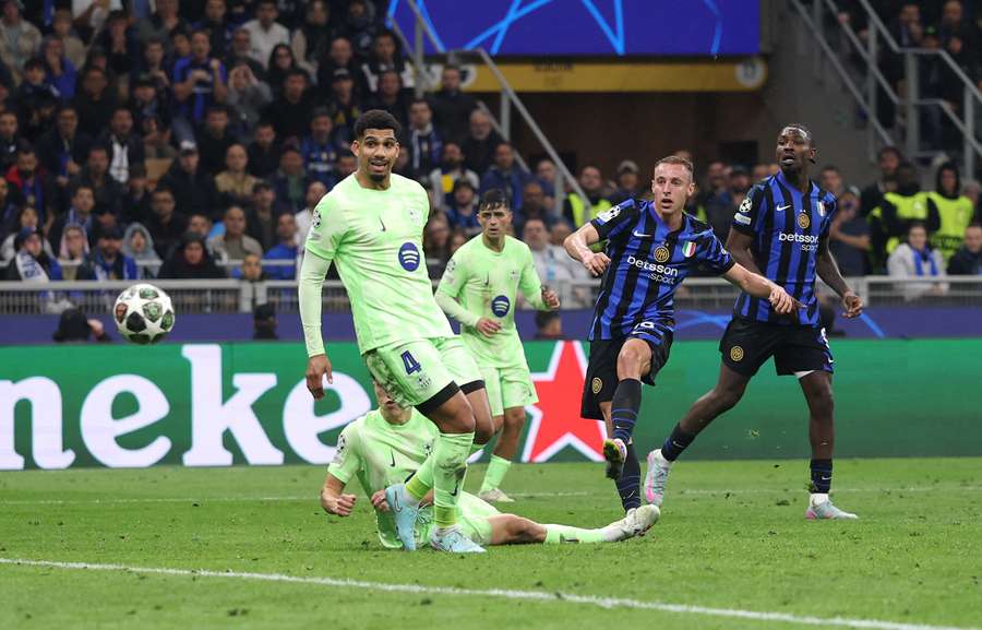 Davide Frattes from FC Internazionale scores the fourth goal of his team