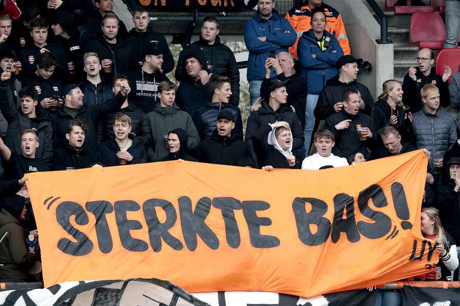 Een spandoek voor Dost in het uitvak tijdens NEC - FC Volendam