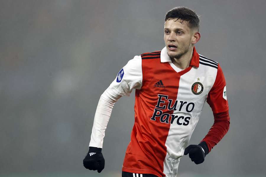 Feyenoord mist tegen PSV aan knie geblesseerde Szymanski