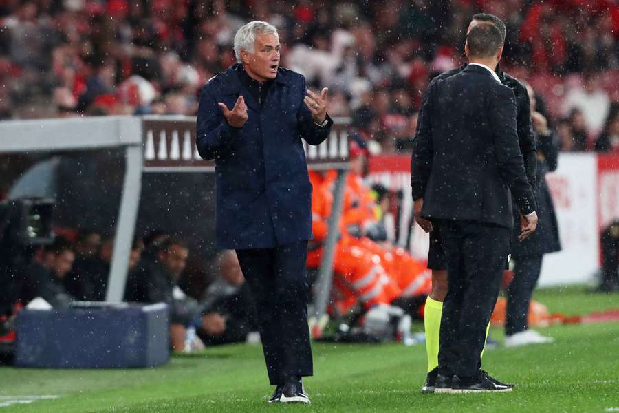Mourinho reage durante o jogo com o SC Braga