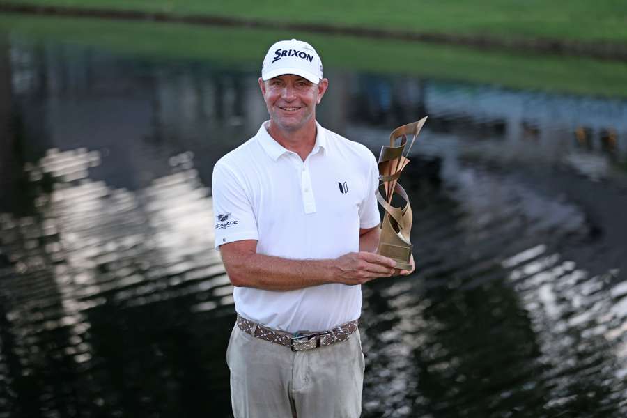 Glover poses with his trophy