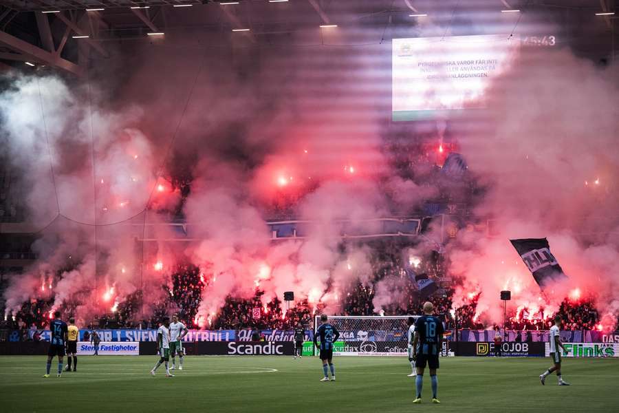 Das Derby in Stockholm schrieb nicht nur sportliche Schlagzeilen.