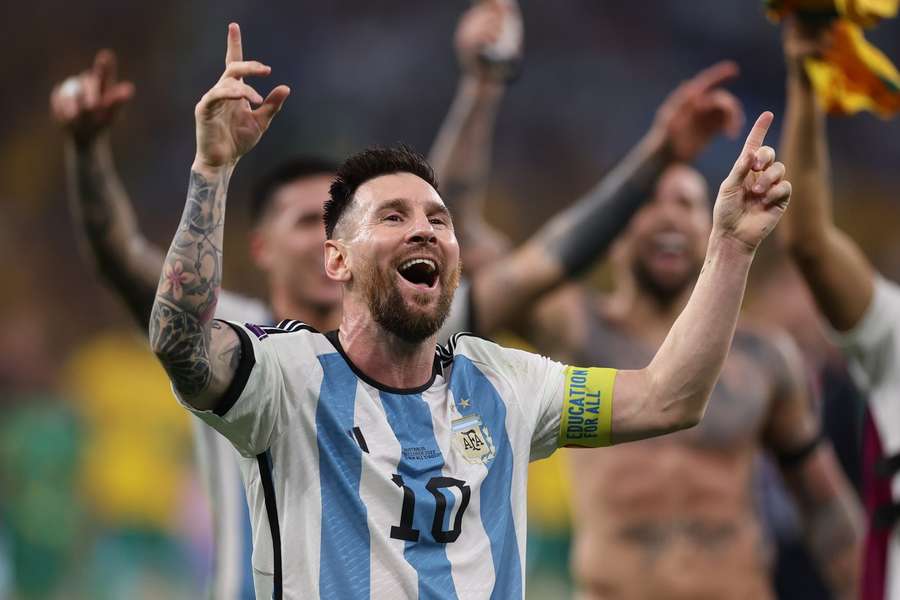 Leo Messi z pewnością liczy, że jego drużyna pokona Holandię i awansuje do półfinału MŚ w Katarze