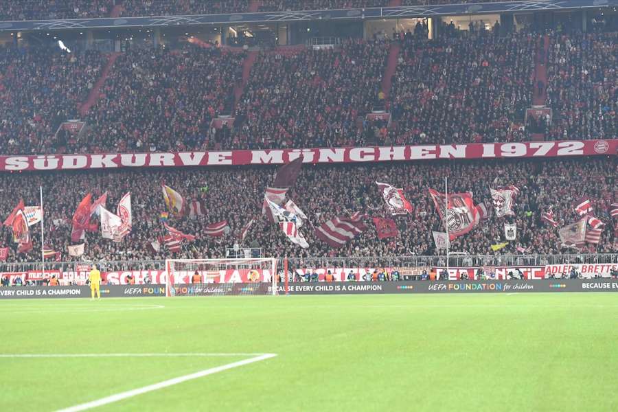 Die Fans des FC Bayern sind derzeit auf der Suche nach einer neuen Hymne.