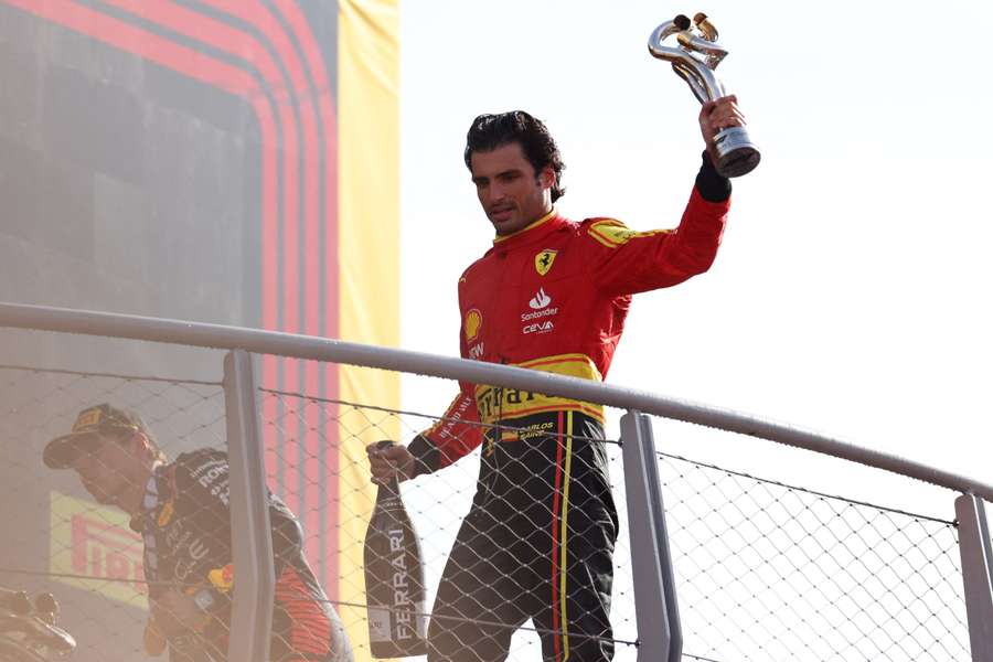 Carlos Sainz pe podiumul de la Monza, duminică.