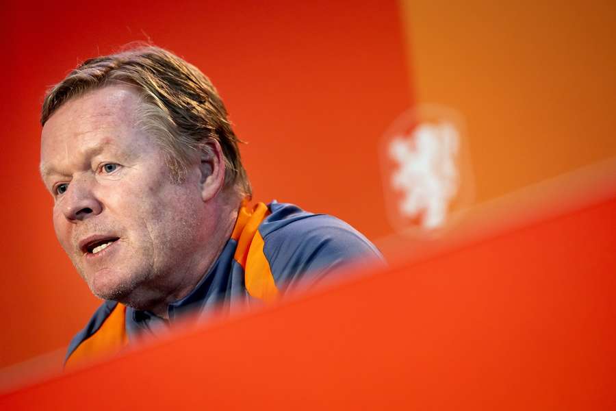 Koeman tijdens de persconferentie van woensdagmiddag