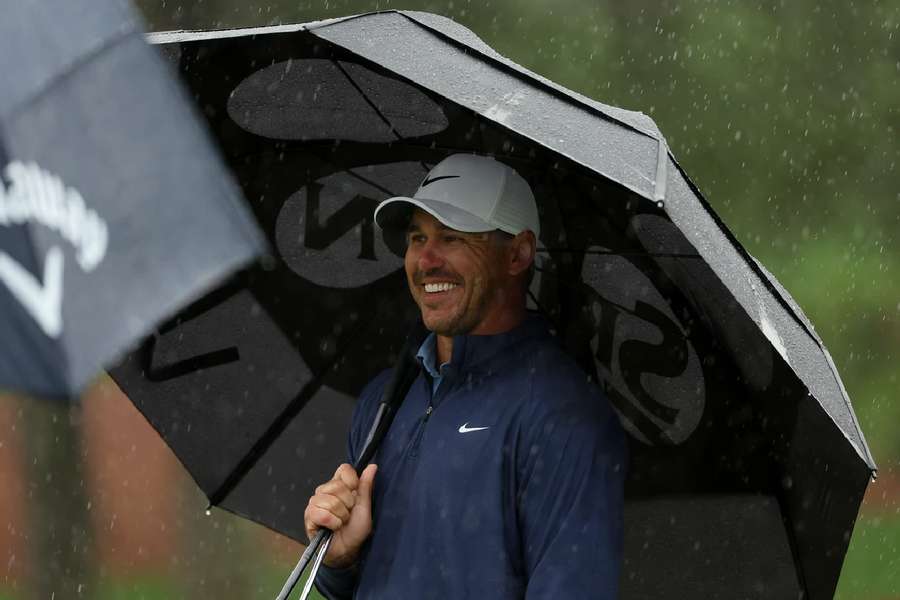 Brooks Koepka avait une avance de quatre coups au Masters avant que la pluie ne vienne interrompre le troisième tour samedi.