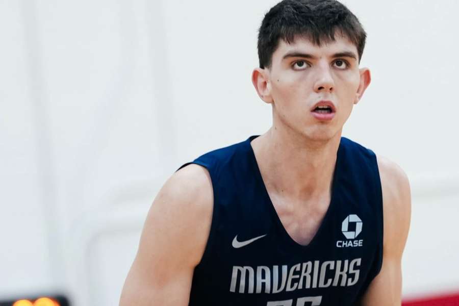 De Larrea, más minutos con los Mavericks en la liga de verano De Larrea, más minutos con los Mavericks en la liga de verano