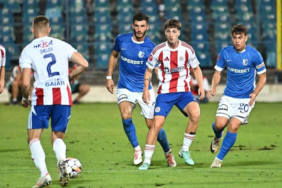 Hofman (al treilea de la stânga la dreapta_ pe vremea când juca la Oțelul