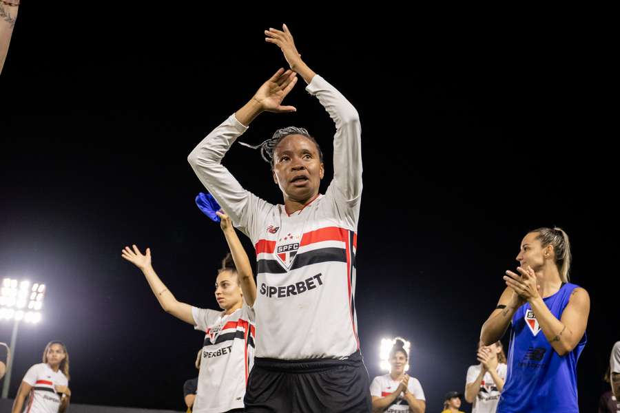 Robinha foi decisiva e São Paulo leva vantagem para partida decisiva Robinha foi decisiva e São Paulo leva vantagem para partida decisiva