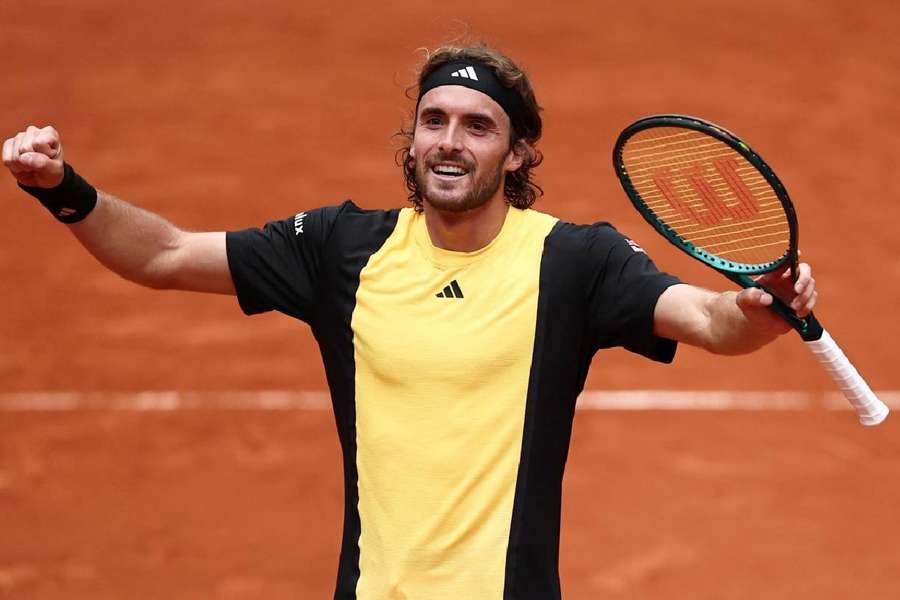 Stefanios Tsitsipas continue Porte d'Auteuil.