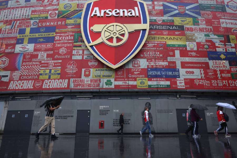 Emirates Stadium receberá o clássico deste domingo (24)