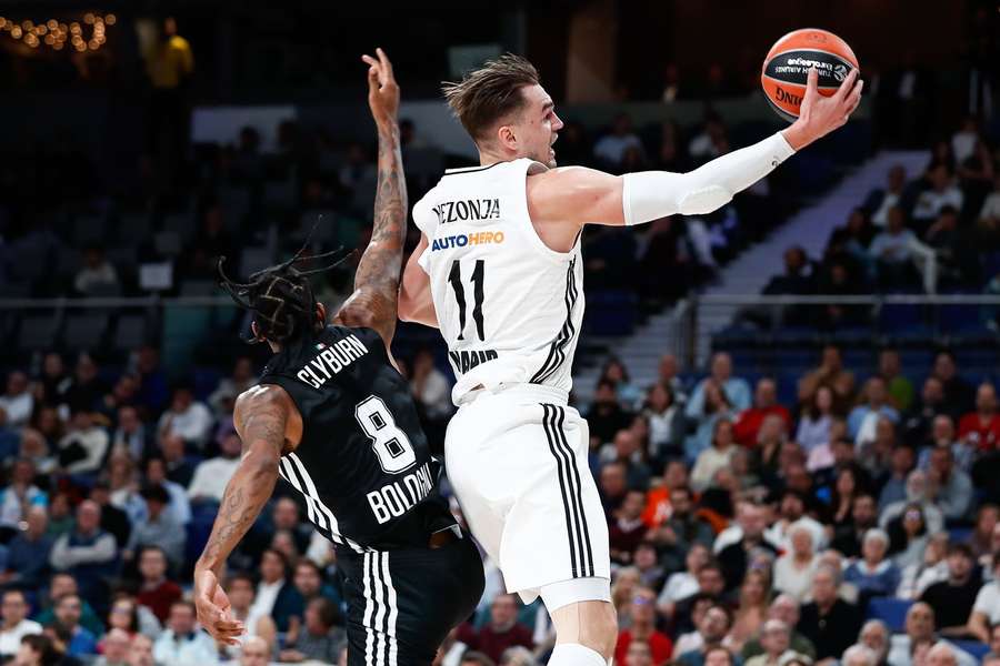 Hezonja supera a Clyburn