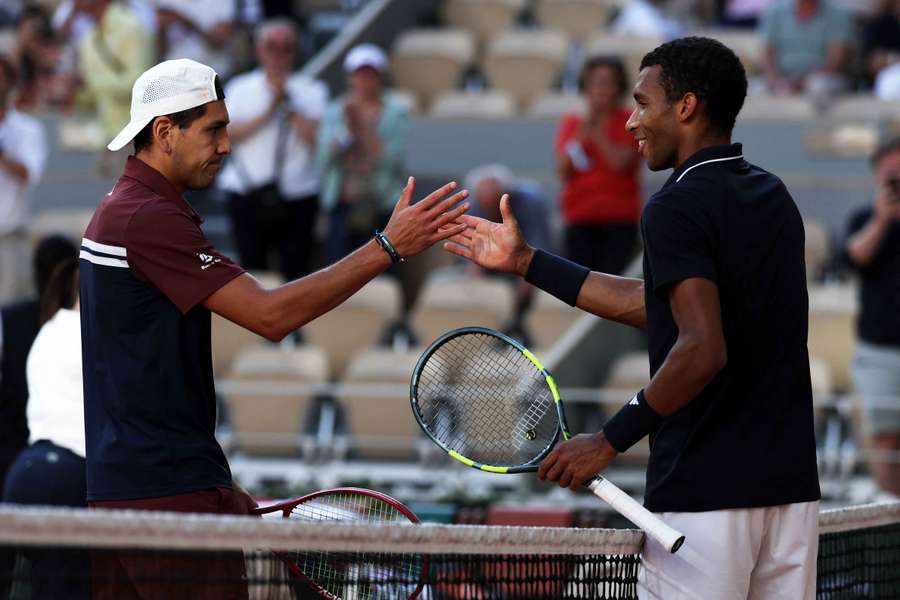 Felix Auger-Aliassime and Alejandro Tabilo shake hands