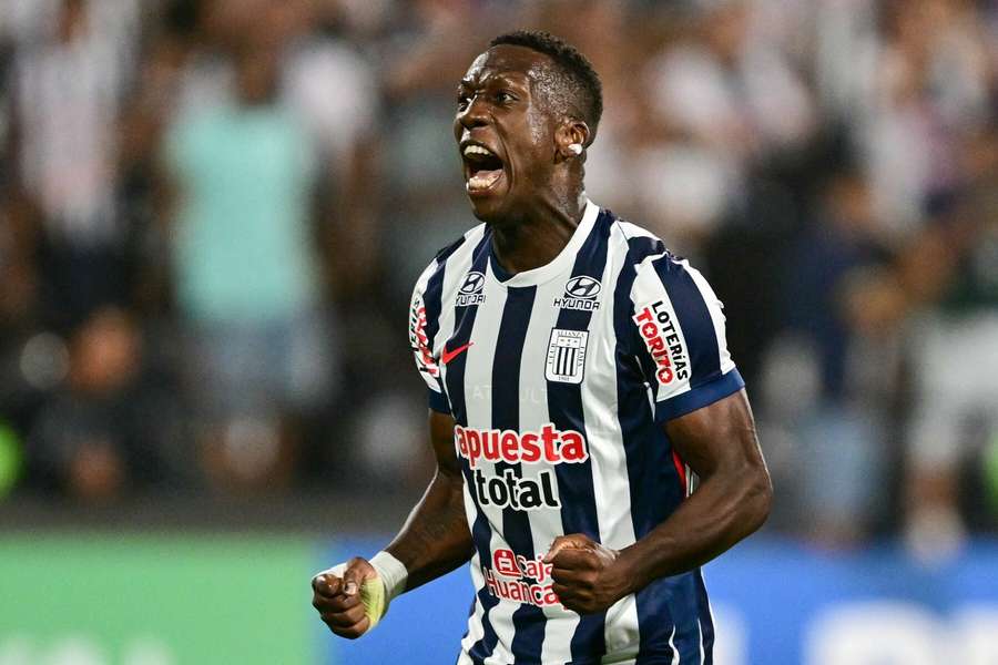 Alianza comanda la liga en Perú Alianza comanda la liga en Perú