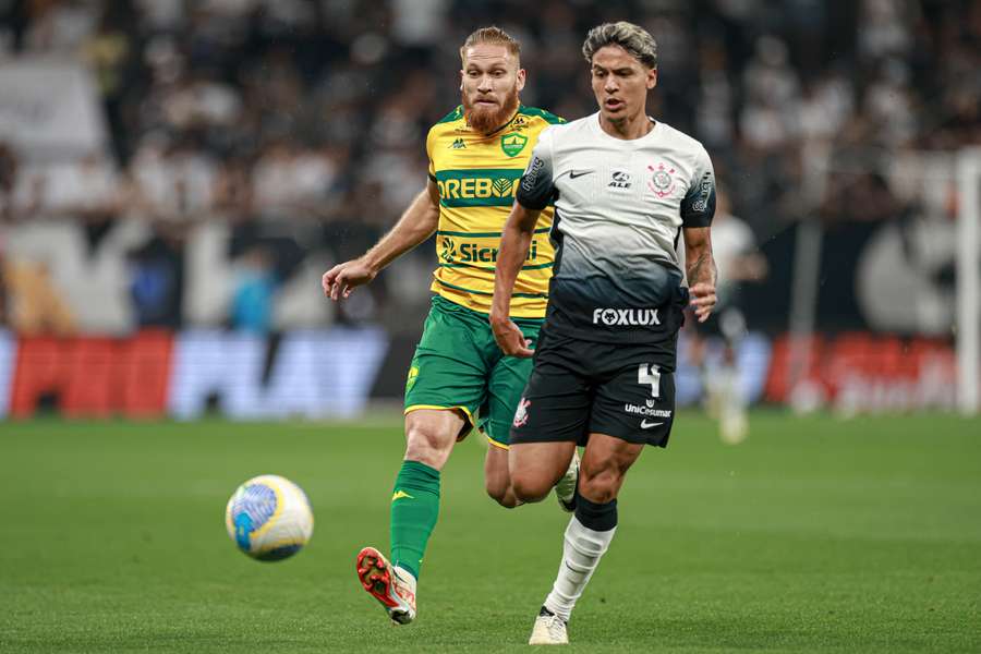 Cuiabá e Corinthians fazem duelo de desesperados na Arena Pantanal