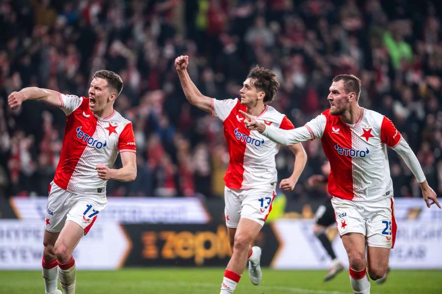 Slavia porazila v Edenu Spartu 3:1. Slavia porazila v Edenu Spartu 3:1.