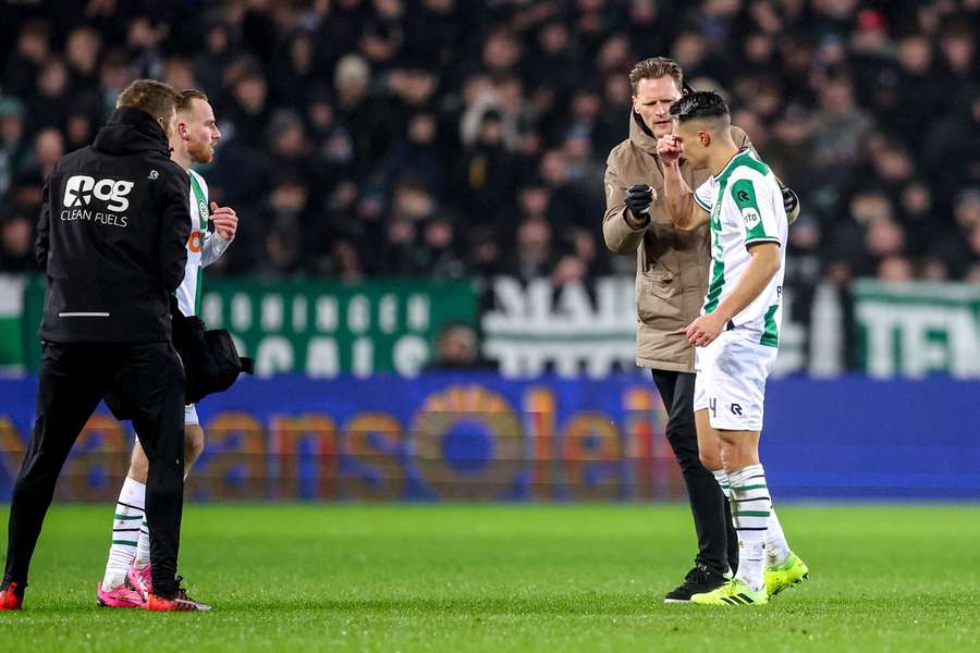 Joey Pelupessy verlaat noodgedwongen het veld