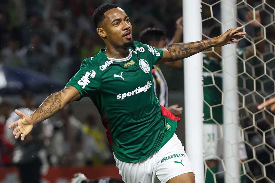 Allan fez o gol da vitória do Palmeiras no clássico