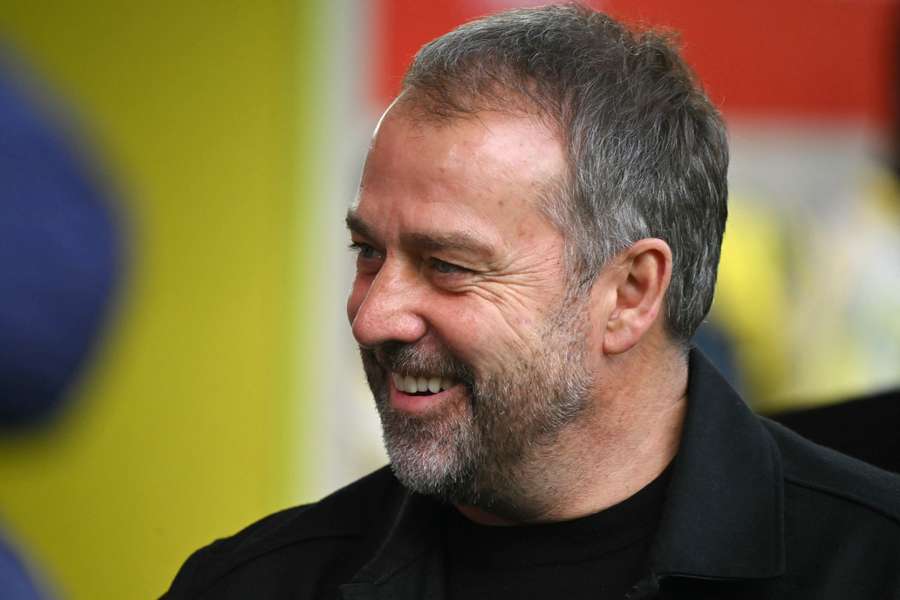 Flick, sonriente durante el partido del Barça en Villarreal