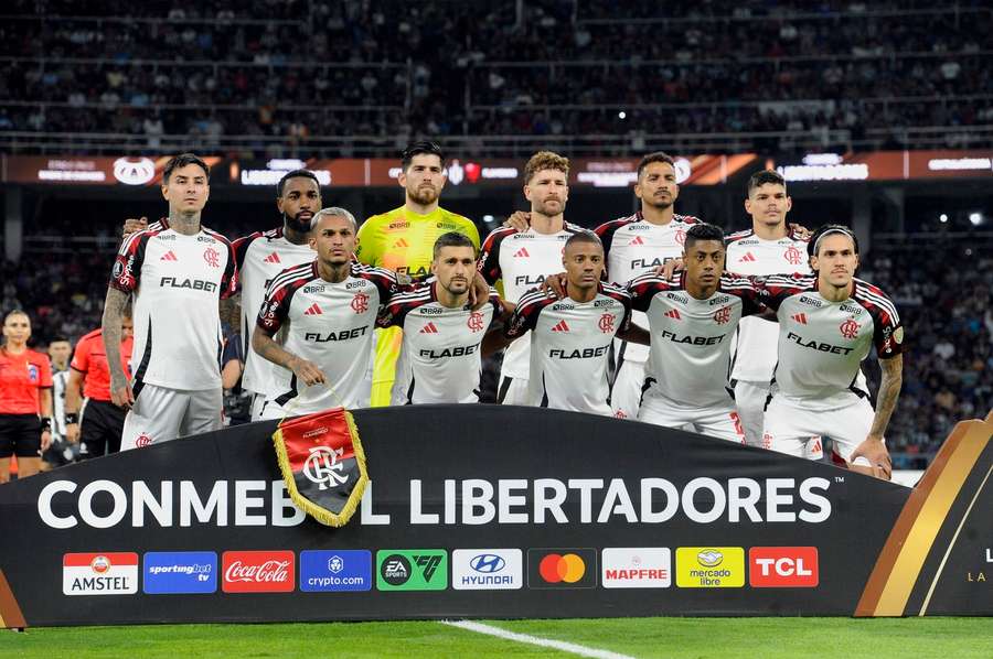 Mai mulți fotbalişti ai echipei Flamengo au scăpat nevătămați după un atac armat pe o autostradă din Rio de Janeiro