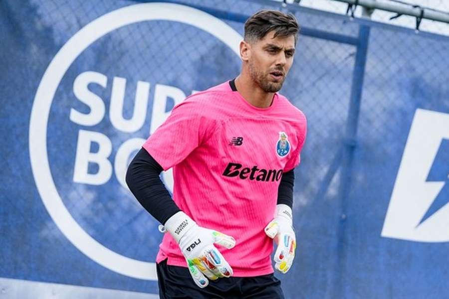 Cláudio Ramos vai ser titular diante do Sintrense