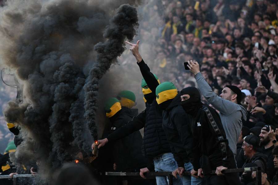 Nantes-Toulouse definitivamente interrompido após invasão de campo