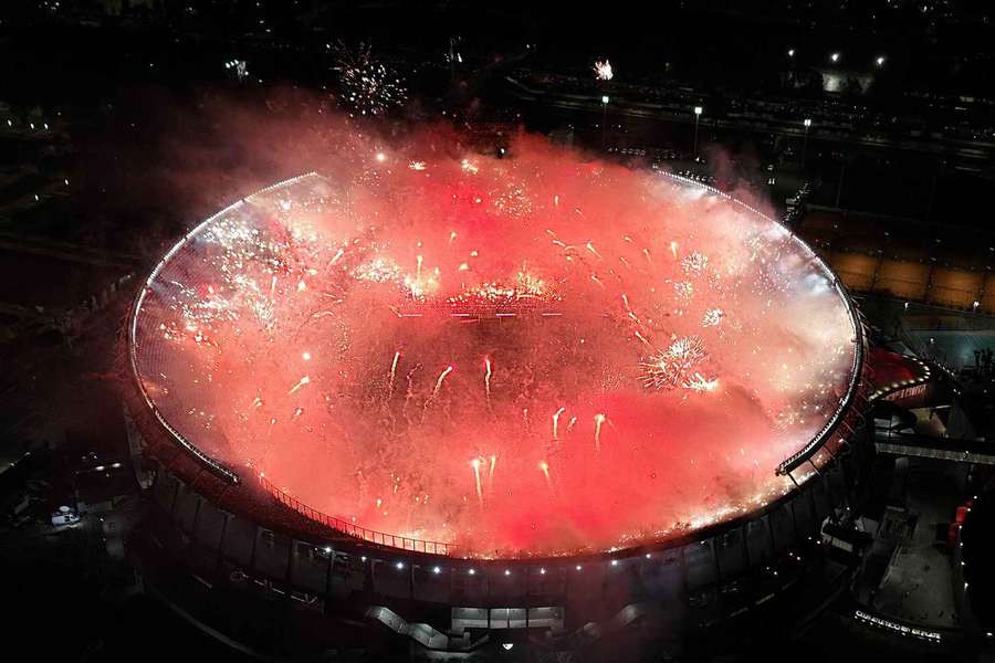 Torcida do River protagonizou um 'recebimiento' histórico na Libertadores