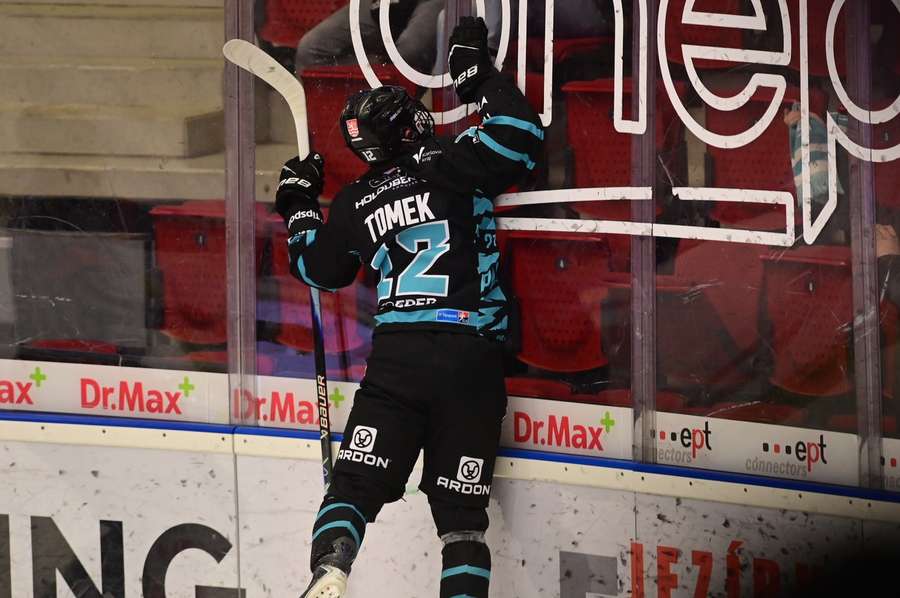 Sedmnáctiletý mladíček Tomek rozhodl proti Vítkovicím. 