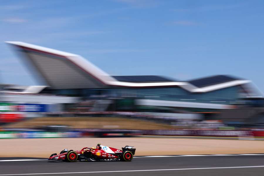 Lewis Hamilton sul circuito di Silverstone