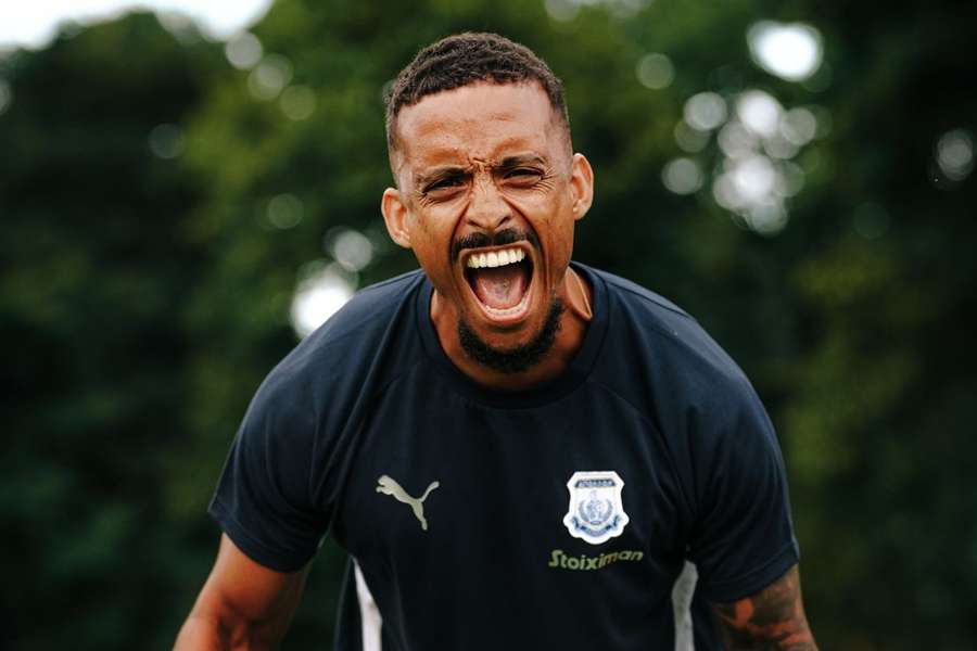 Bruno Gaspar com as cores do Apollon