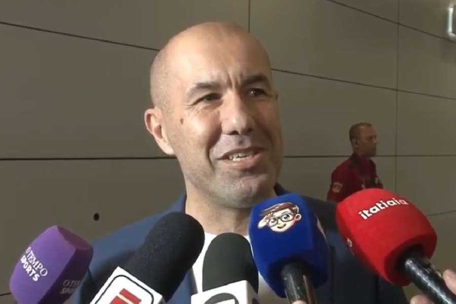 Leonardo Jardim em seu desembarque na capital mineira 