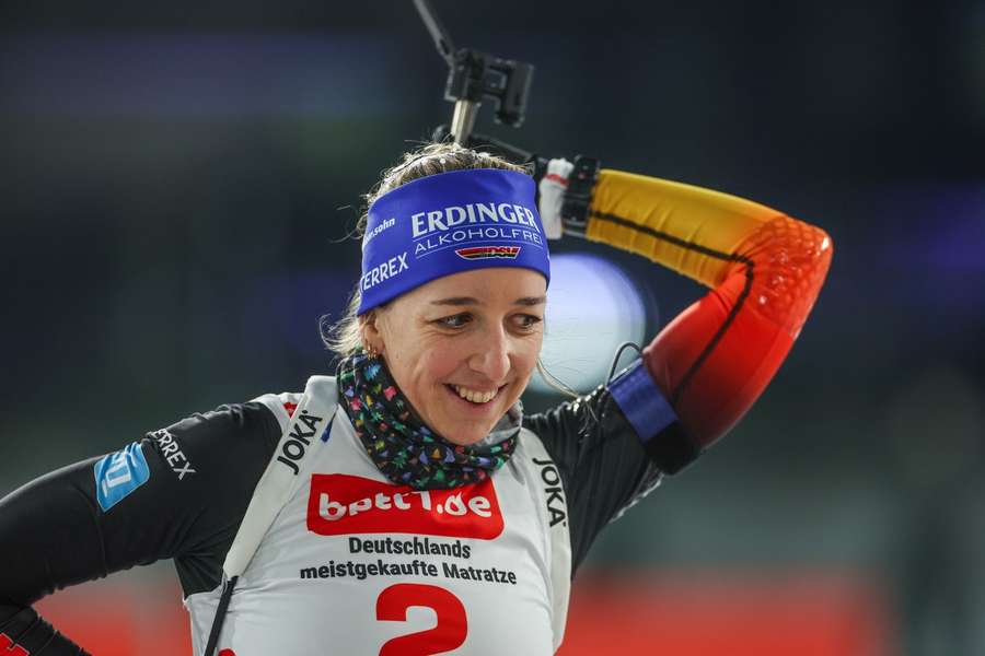 Franziska Preuß freut sich zusammen mit Philipp Nawrath über Platz 3.