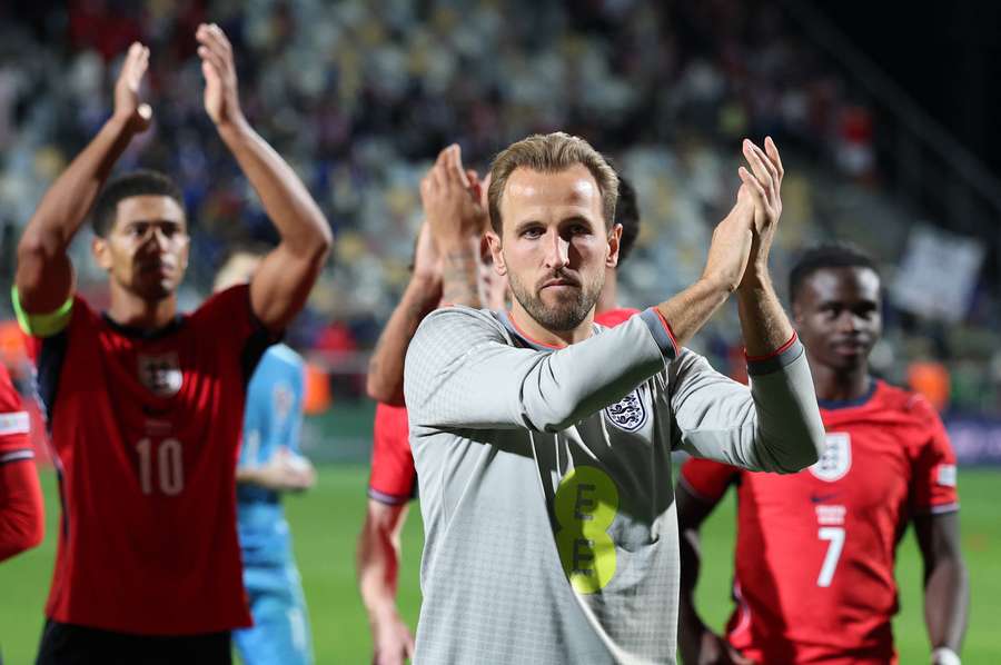 Kane také brzy vyrovná rekord v počtu reprezentačních startů za Anglii. Kane také brzy vyrovná rekord v počtu reprezentačních startů za Anglii.