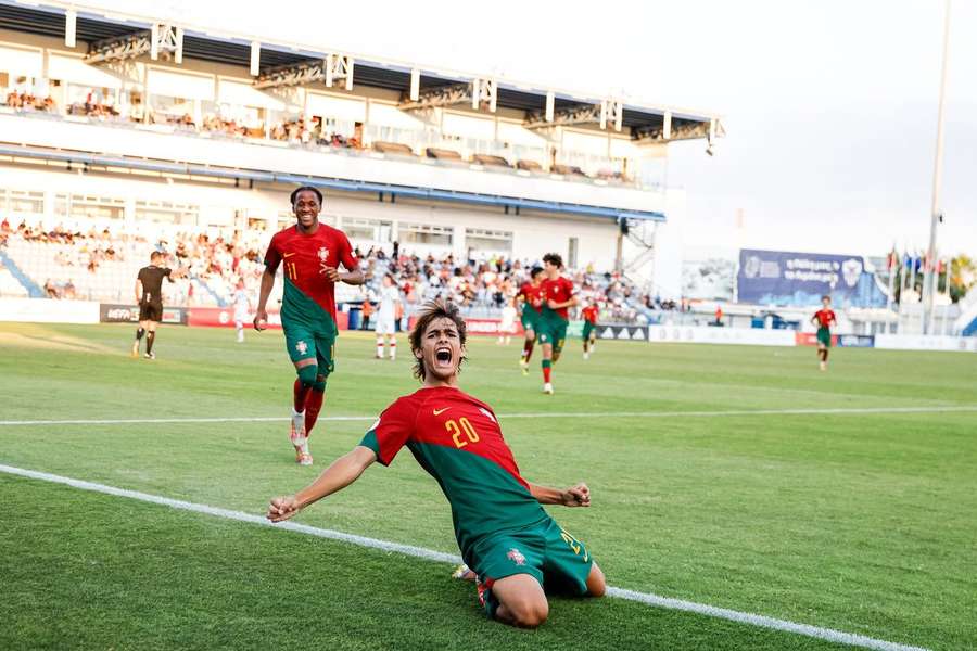 Rodrigo Mora celebra o golo da vitória