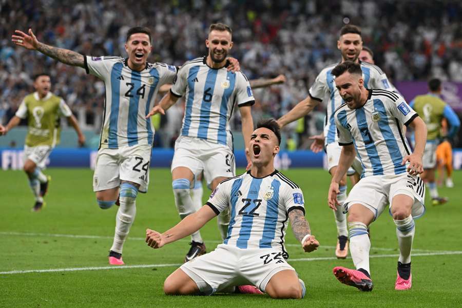 Coppa del Mondo, l'Argentina soffre ma batte ai rigori l'Olanda e va in semifinale