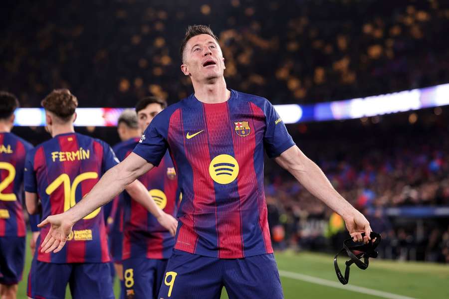 Lewandowski pobił trzy rekordy, strzelając dwa gole Newcastle w Lidze Mistrzów