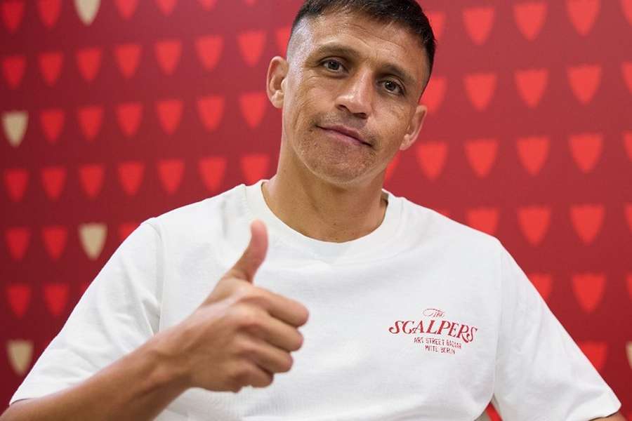 DONE DEAL: Udinese tribute as Alexis leaves for Sevilla DONE DEAL: Udinese tribute as Alexis leaves for Sevilla