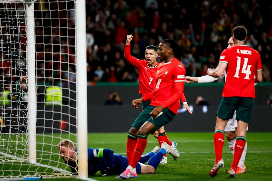 Cristiano Ronaldo no duelo com a Dinamarca Cristiano Ronaldo no duelo com a Dinamarca