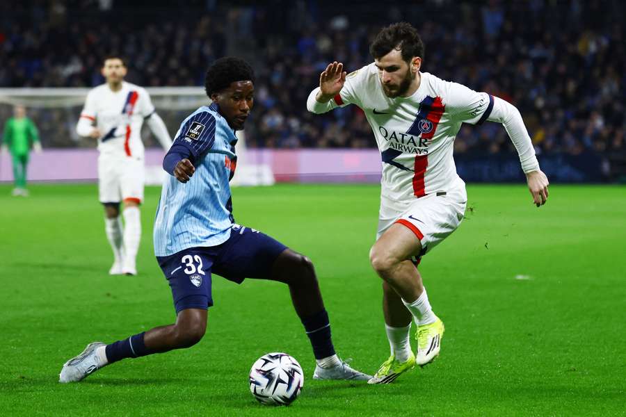 PSG star Kvaratskhelia discusses living with Best and Maradona comparisons