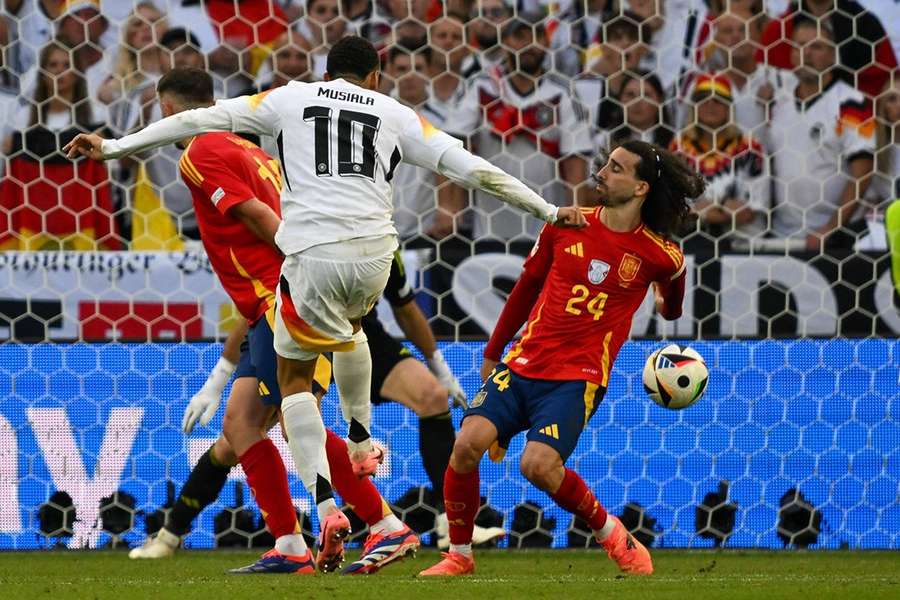 Ein nicht geahndetes Handspiel von Marc Cucurella stand über dem Viertelfinal-Aus des DFB-Teams bei der Heim-EM. Monate später gab die UEFA einen Fehler zu. Spanien wurde Europameister.