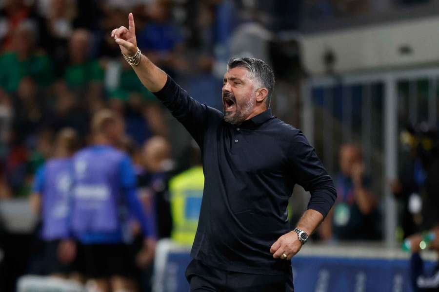 Italy trail Norway by six points in Group I