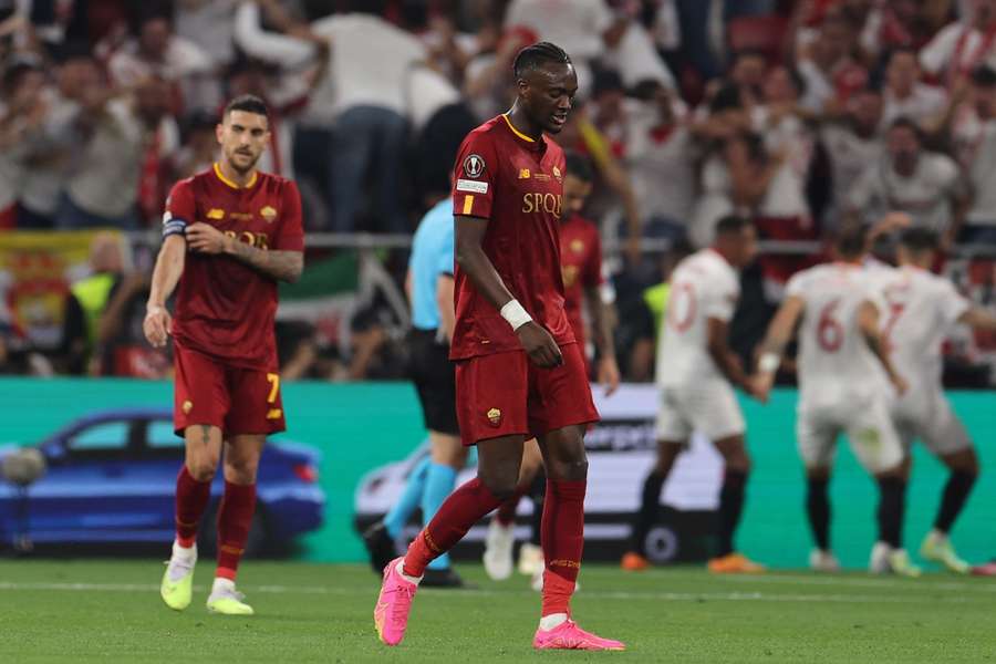 AS Roma-spits Abraham houdt zware knieblessure over aan laatste competitieduel