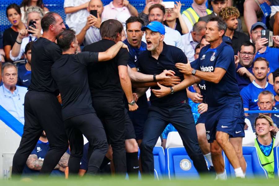 Thomas Tuchel (v kšiltovce) se pustil do křížku s Antoniem Contem.