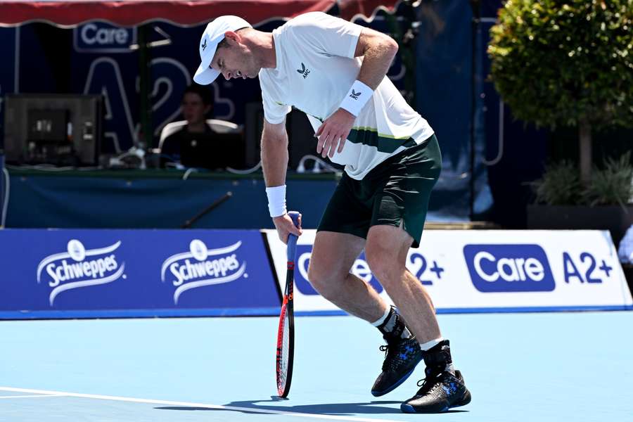 Murray in action against Alex de Minaur