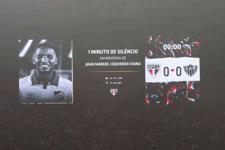 O uruguaio recebeu homenagens antes de São Paulo x Atlético-MG