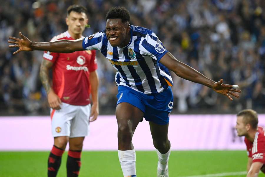 Samu Omorodion marcou duas vezes em Porto x United