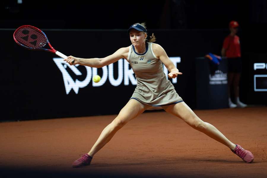 Elena Rybakina beat Diana Shnaider to qualify for the quarter-finals in Stuttgart